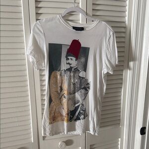Les Benjamins Men's Graphic White T-Shirt with Red Accent size xs